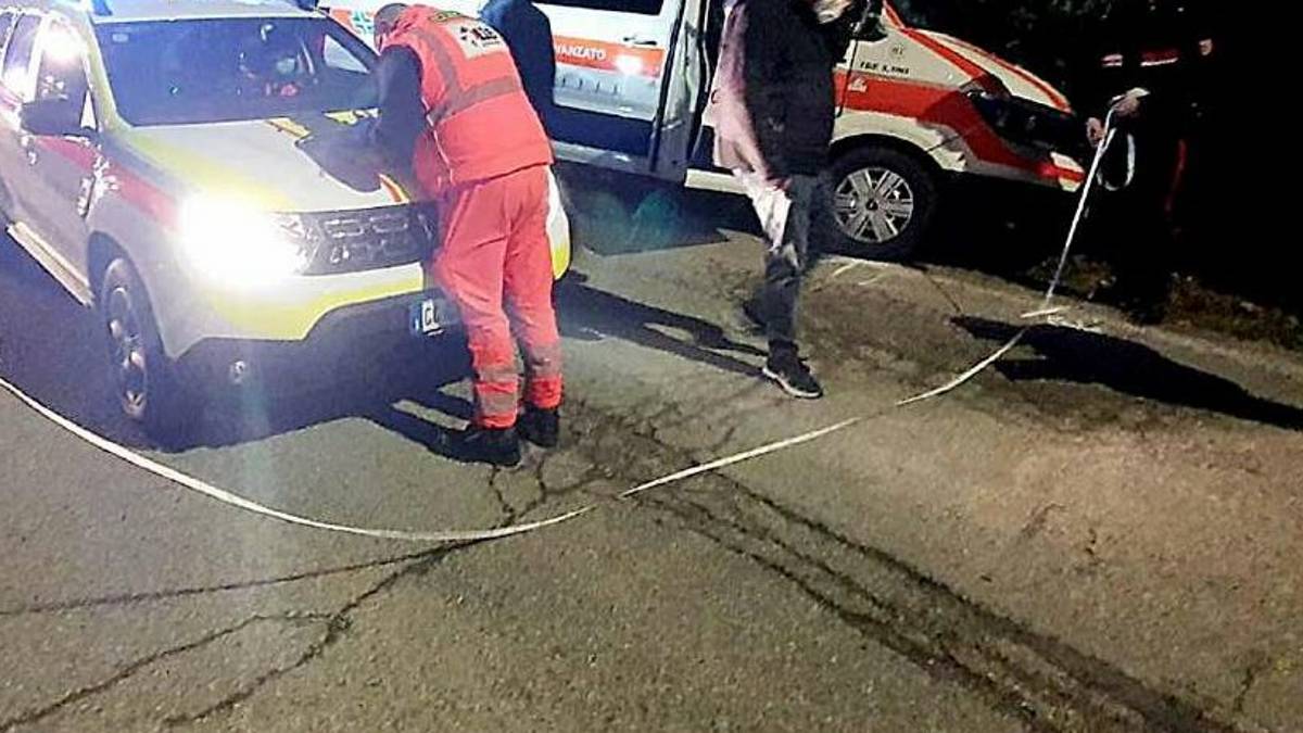 Ravenna, volano fuori strada in auto a Camerlona: muore ragazza 19enne