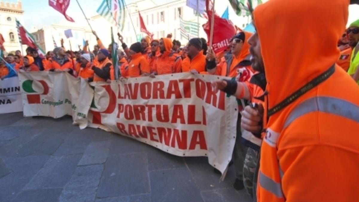 Terremoto in Compagnia portuale: mezzo cda presenta le dimissioni