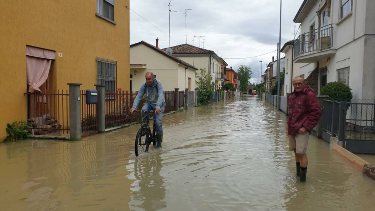 Maltempo, Conselice e Massa e la paura che continua: Non uscite per nessuna ragione