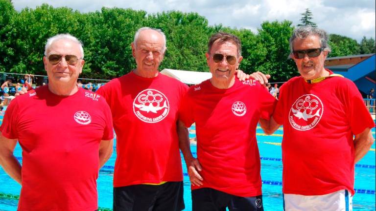 La staffetta M320 del Garden Rimini. Da sinistra: Agrestini, Olivieri, Fantini, Bonduà