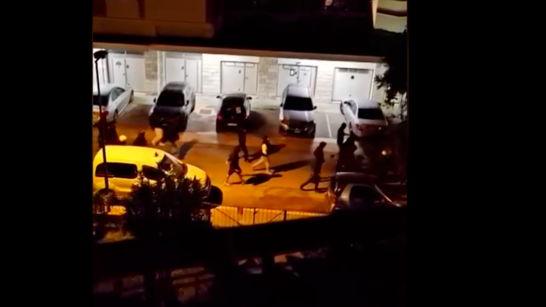 L’arrivo degli ultras in strada