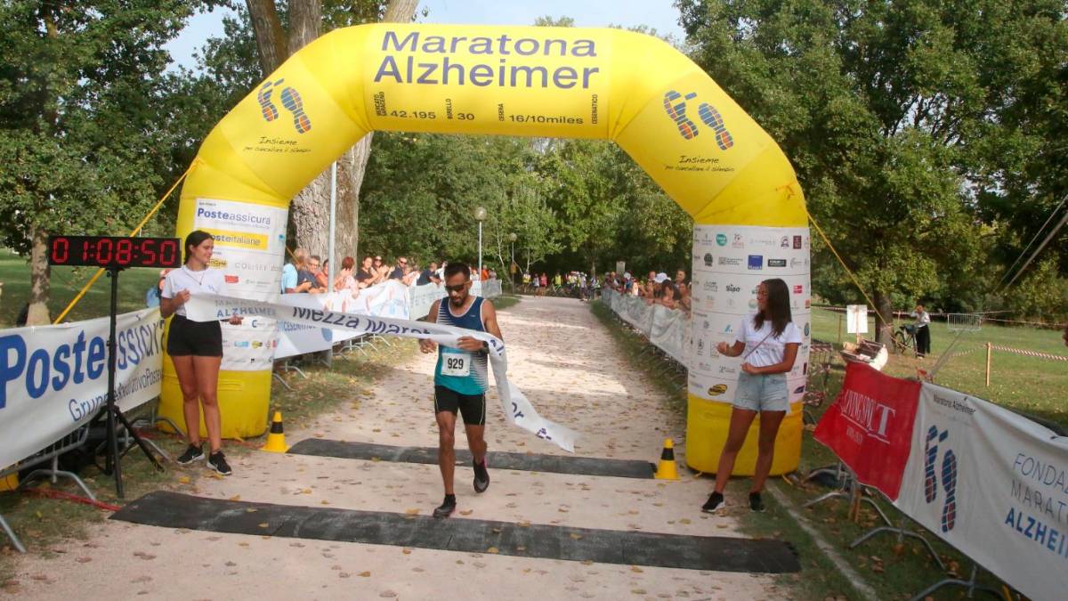 Maratona Alzheimer: in migliaia su strada da Cesena al parco di Levante di Cesenatico FOTOGALLERY