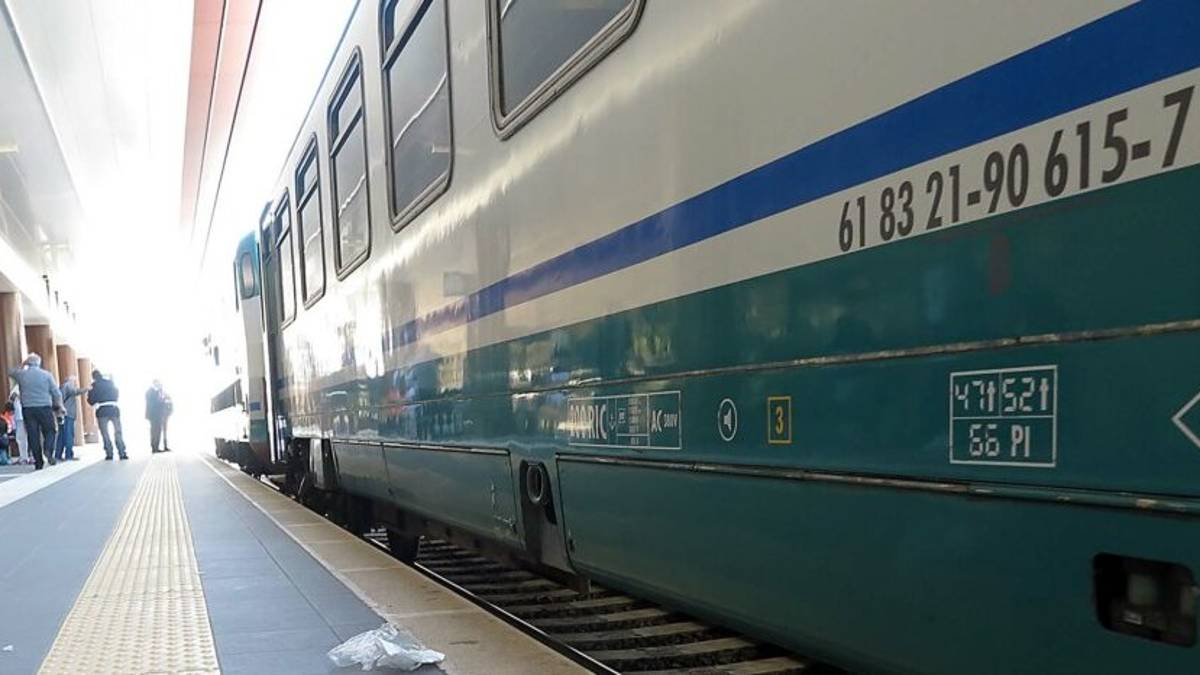 Non ha il biglietto: prende a pugni il capo treno nella stazione di Viserba