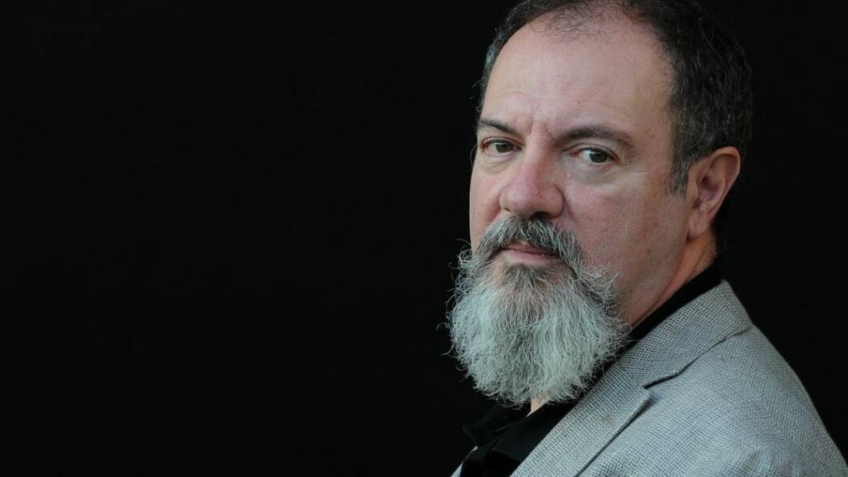 Lucarelli torna in libreria con le sue strane storie