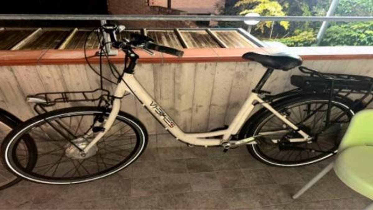 Una delle due biciclette probabilmente rubate