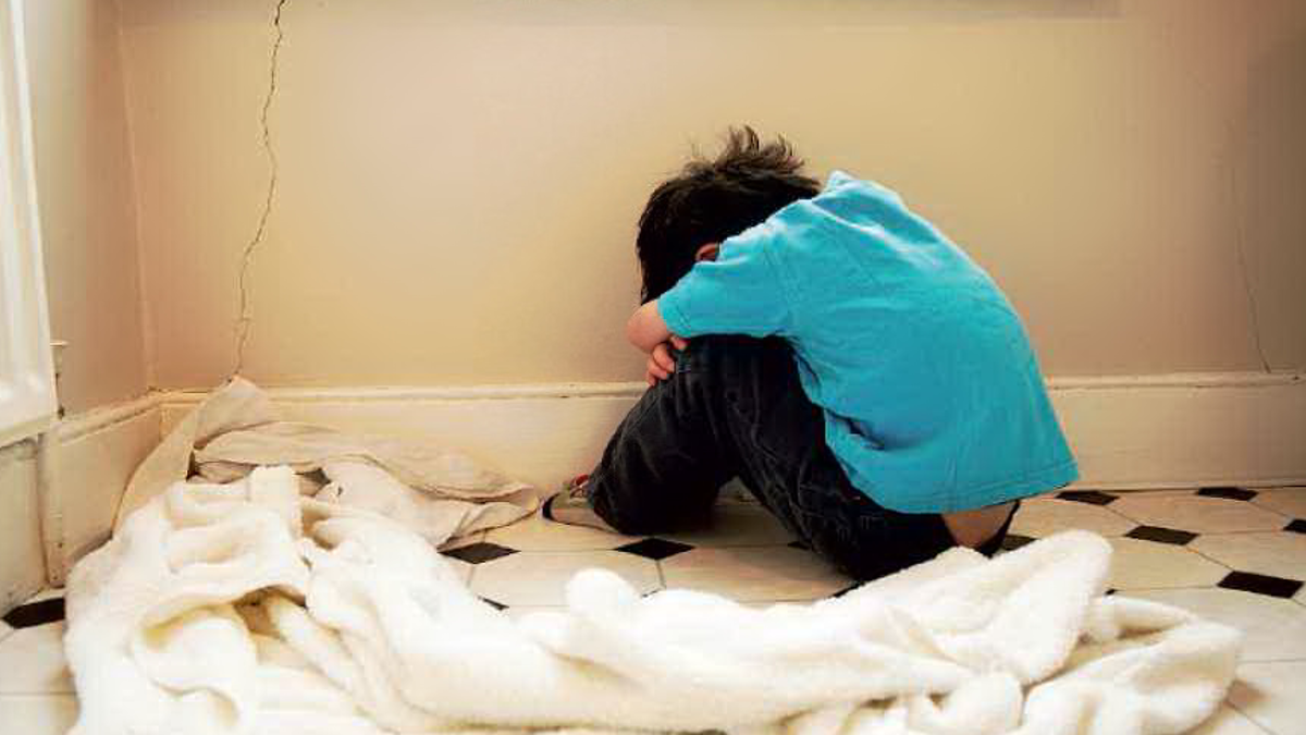 Ravenna, bimbo lasciato solo in casa: la madre torna dopo ore ubriaca