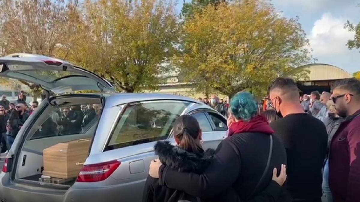 Ravenna, i colleghi di Andrea Leoni ai funerali: Ciao Chicco