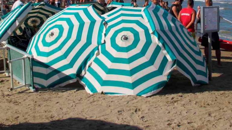Turista forlivese muore in spiaggia a Cupra Marittima