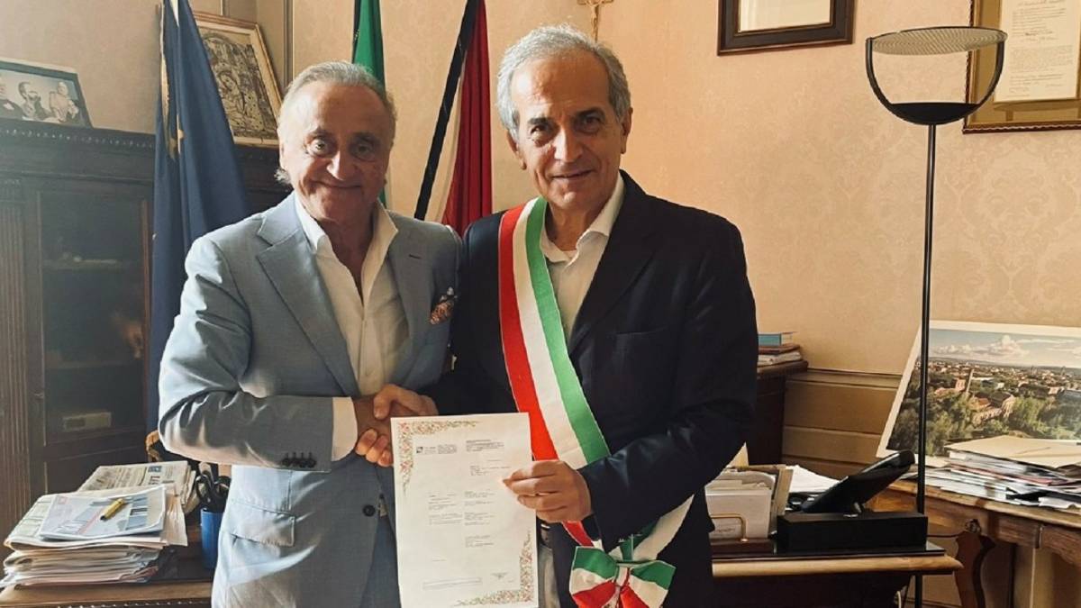 Dal Texas a Forlì con un assegno di 50mila euro: Per le famiglie alluvionate