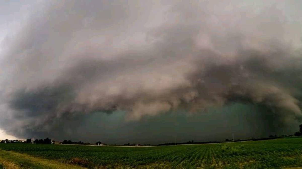 Bombardati dalla grandine a Bologna, ferite lievi per 2 giovani di Ravenna
