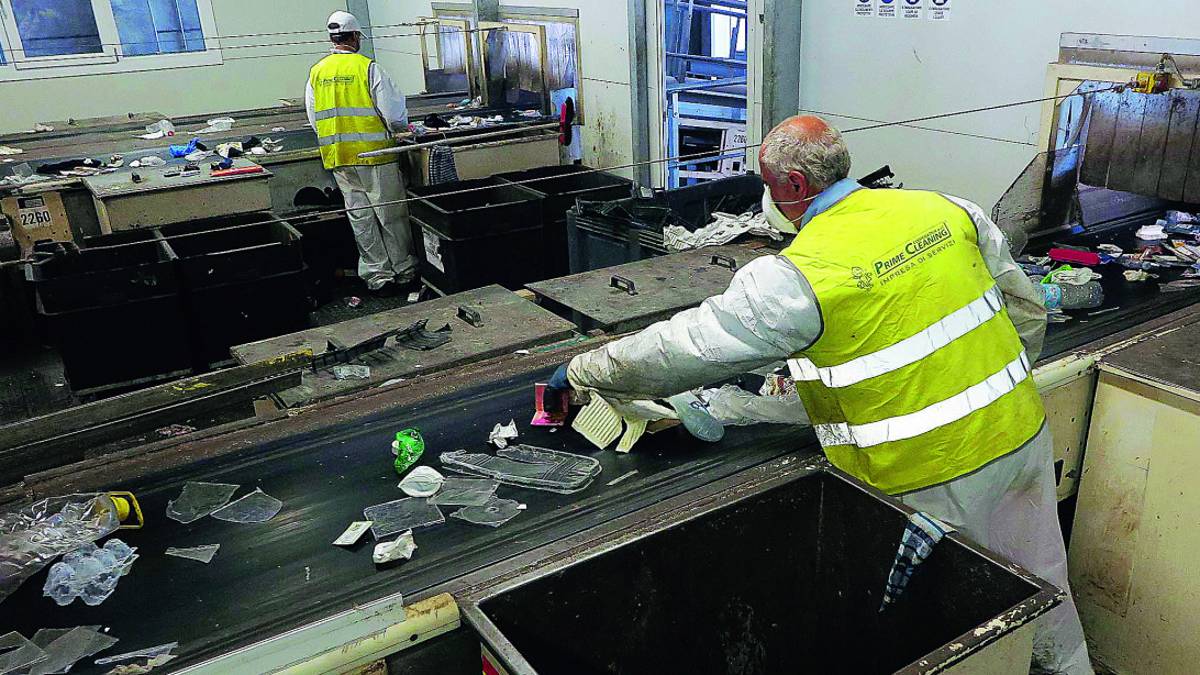 Plastica a Rimini, il viaggio dal rifiuto al riciclo