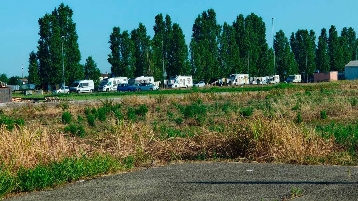 I camper dei nomadi ritornati a Gualdo