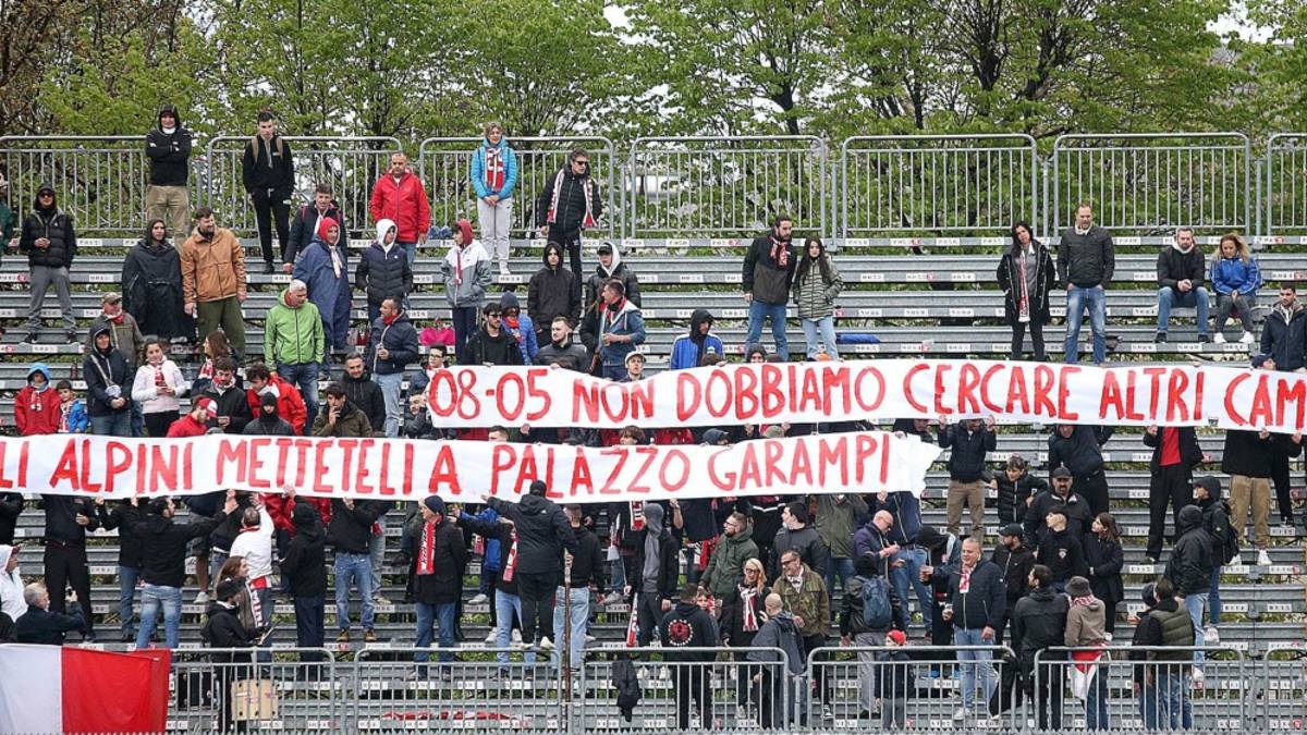 Calcio D, Rimini in campo neutro a causa degli alpini? Il tifo non ci sta