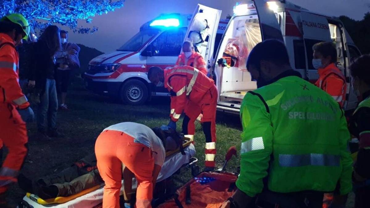 Bagno di Romagna, col trattore in una scarpata di 50 metri