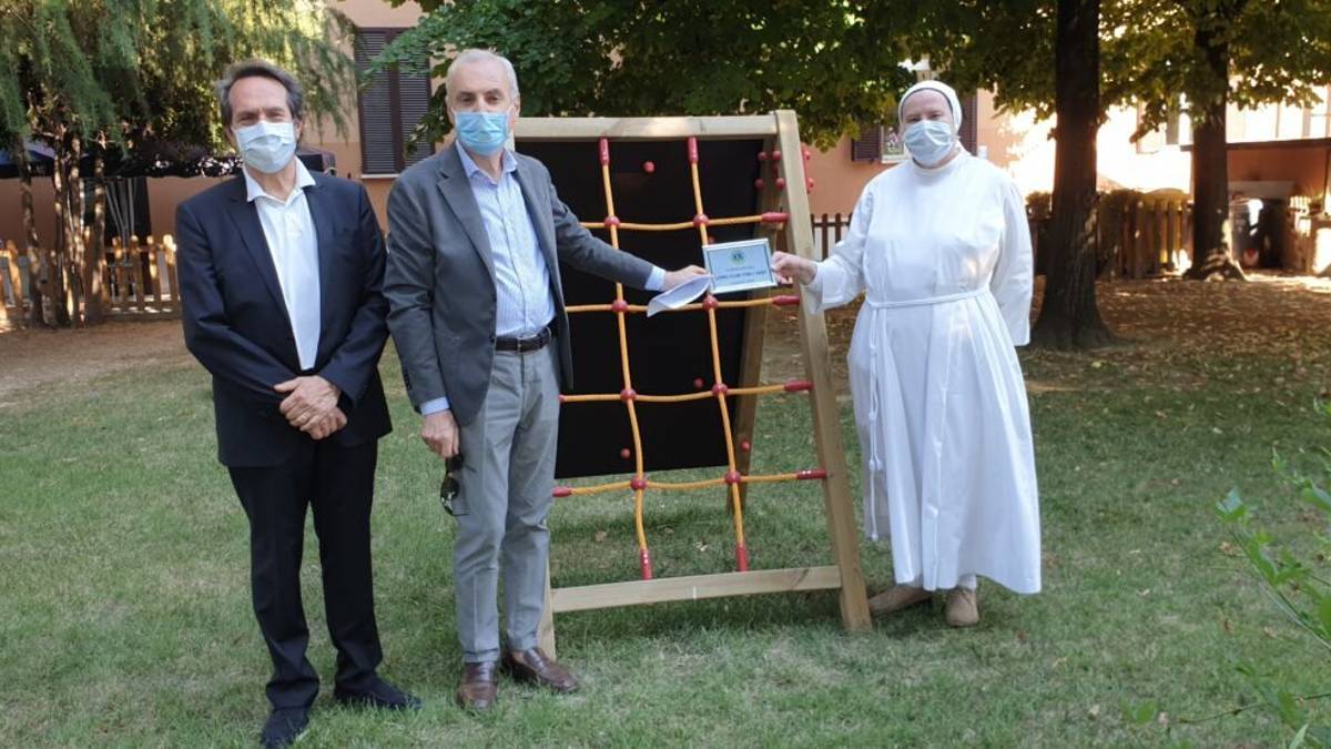 Lions Club Forlì Host dona gioco alla Scuola d'infanzia