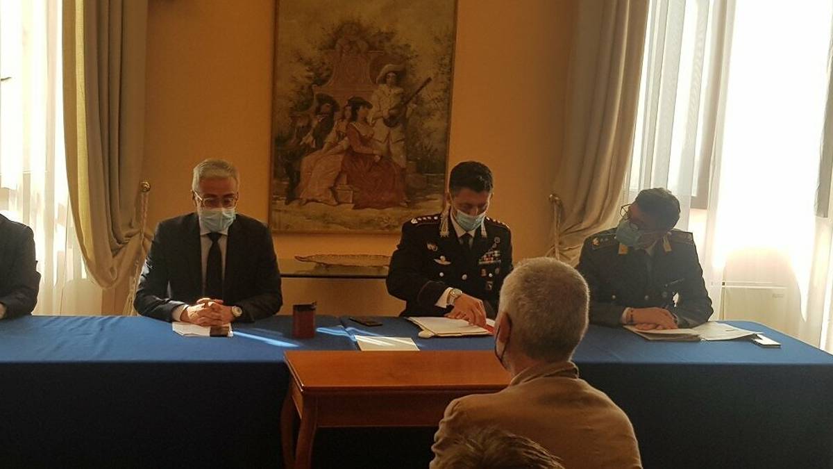 Rimini, Notte Rosa: misure anti covid: stop a vetro e monopattini