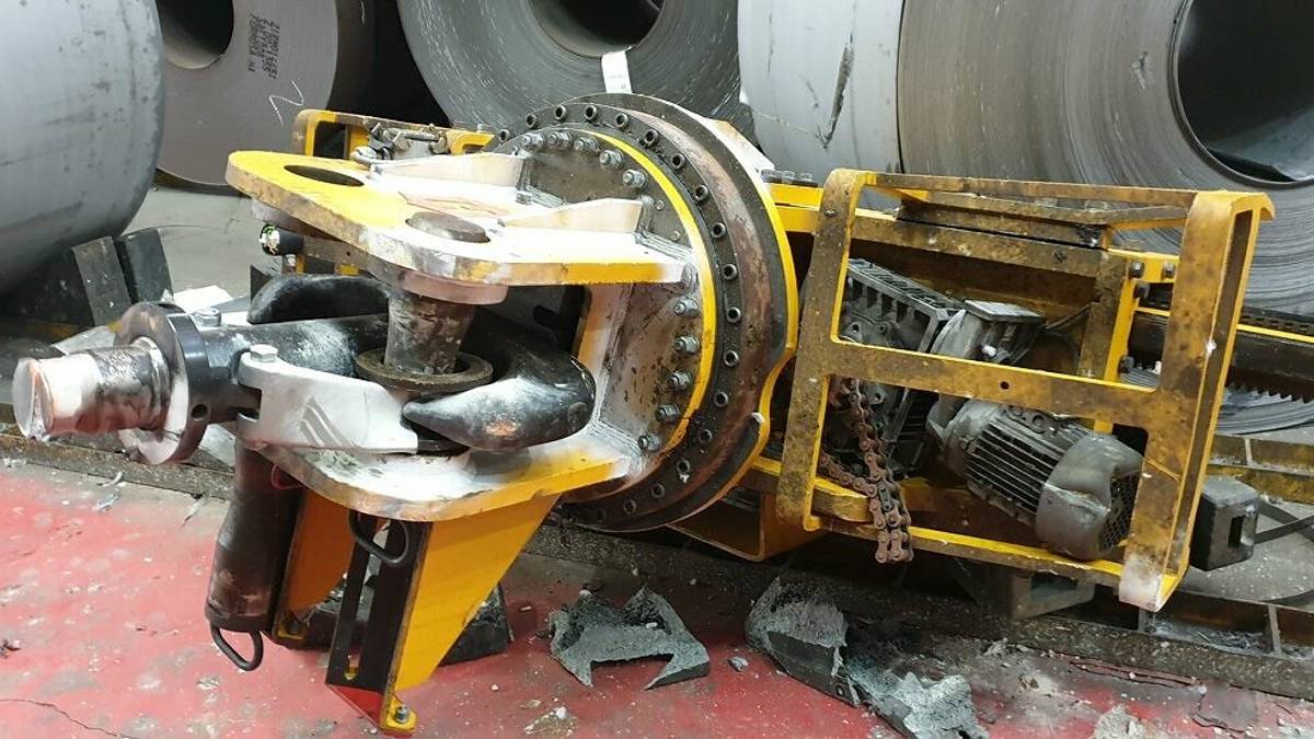 Ravenna, alla Marcegaglia precipita pinza da 3 tonnellate