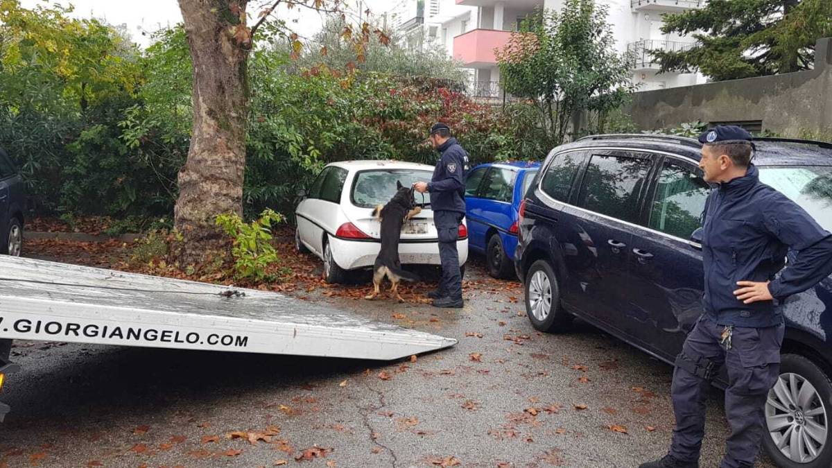 Rimini. Prostituzione e spaccio nel parcheggio della mensa dei poveri