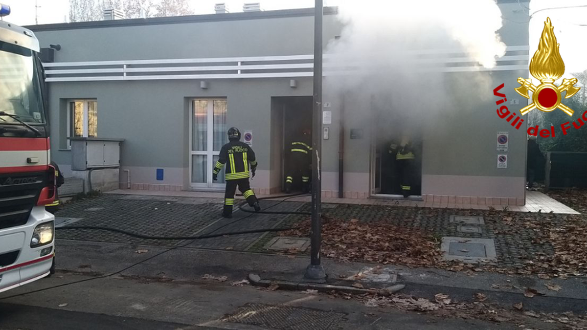 Forlì, in fiamme un centro estetico