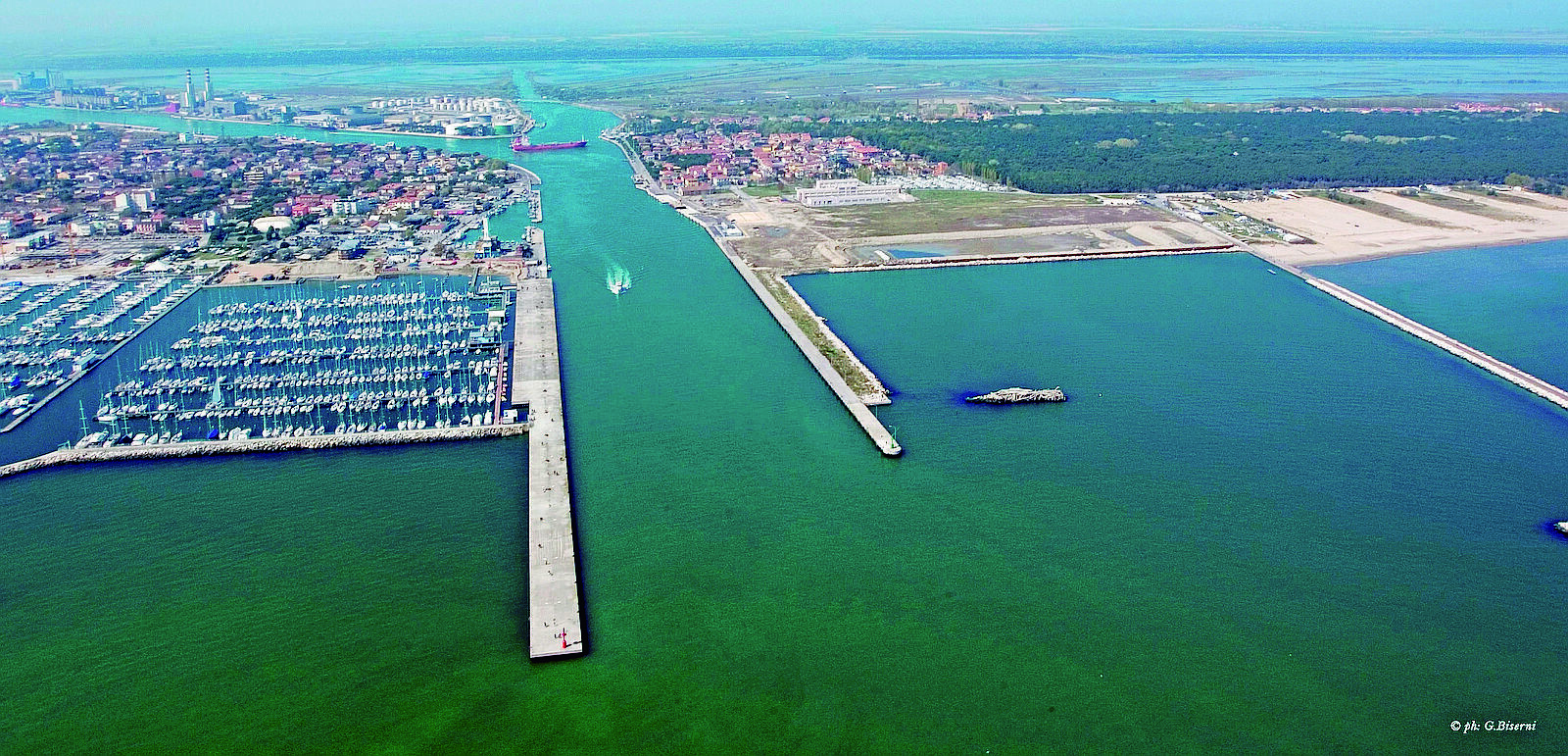 Fondali insabbiati al porto di Ravenna, arriva la draga. “Hub, si parta