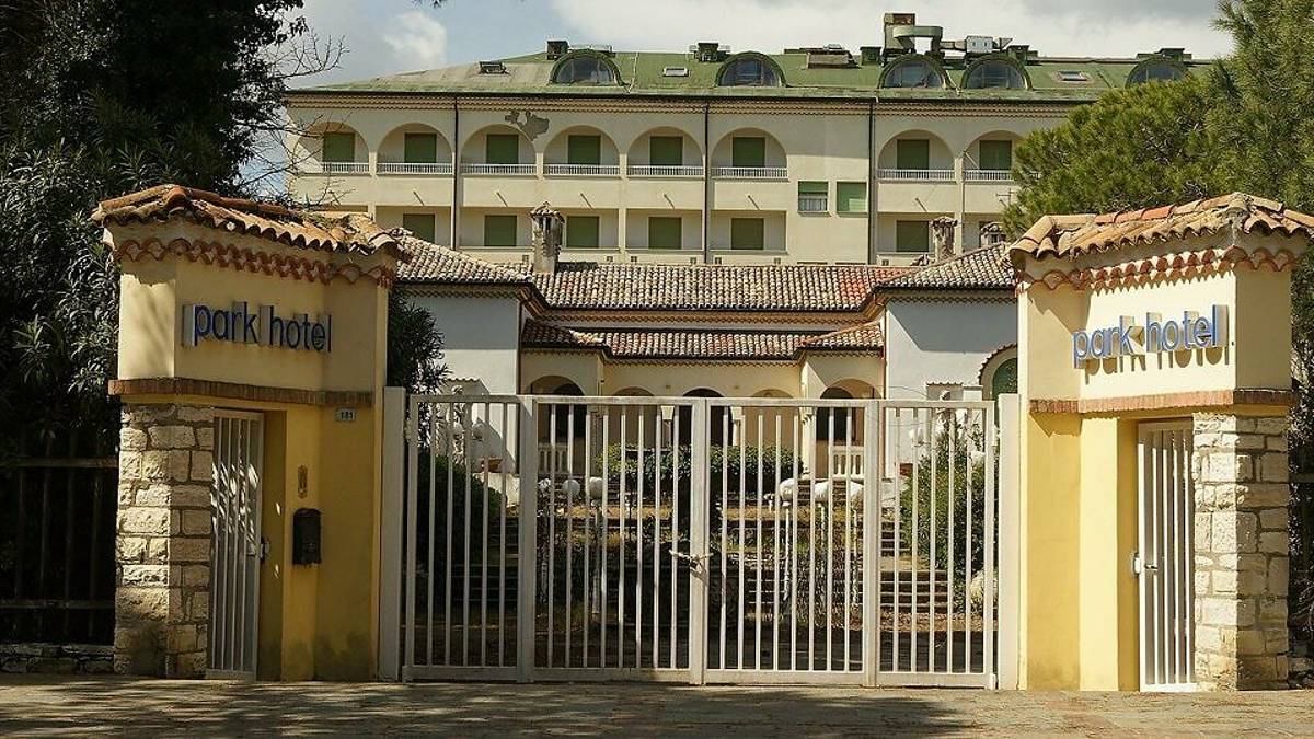 Marina di Ravenna, Park Hotel ancora chiuso