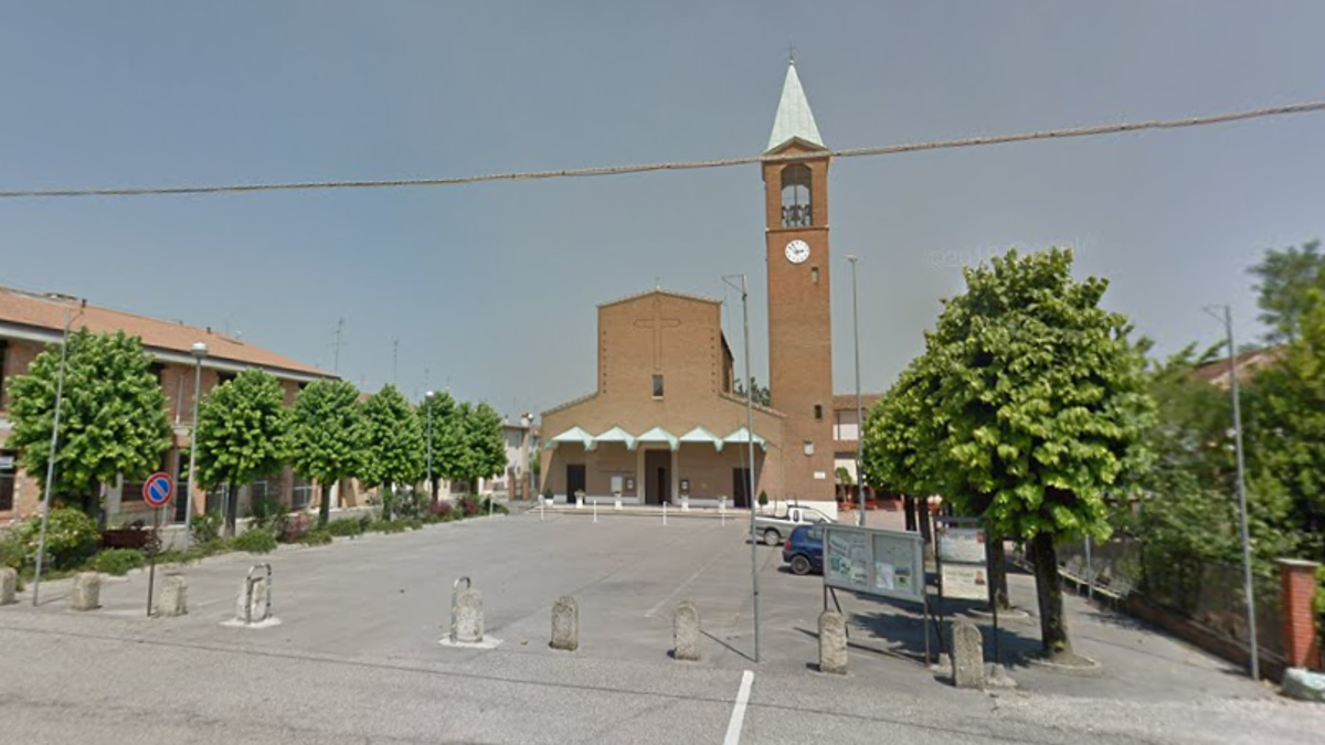 Contagi, screening di massa a Longastrino. Chiusi parchi e cimiteri