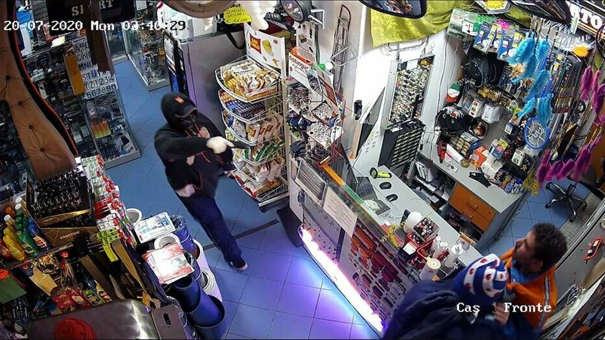 Imola, la polizia sgomina la banda delle rapine alle aree di servizio
