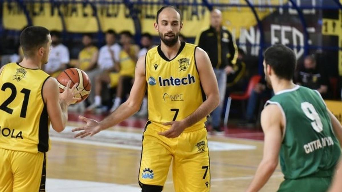 Basket C Gold, la Virtus Imola riparte dalla conferma di Jacopo Aglio sotto canestro