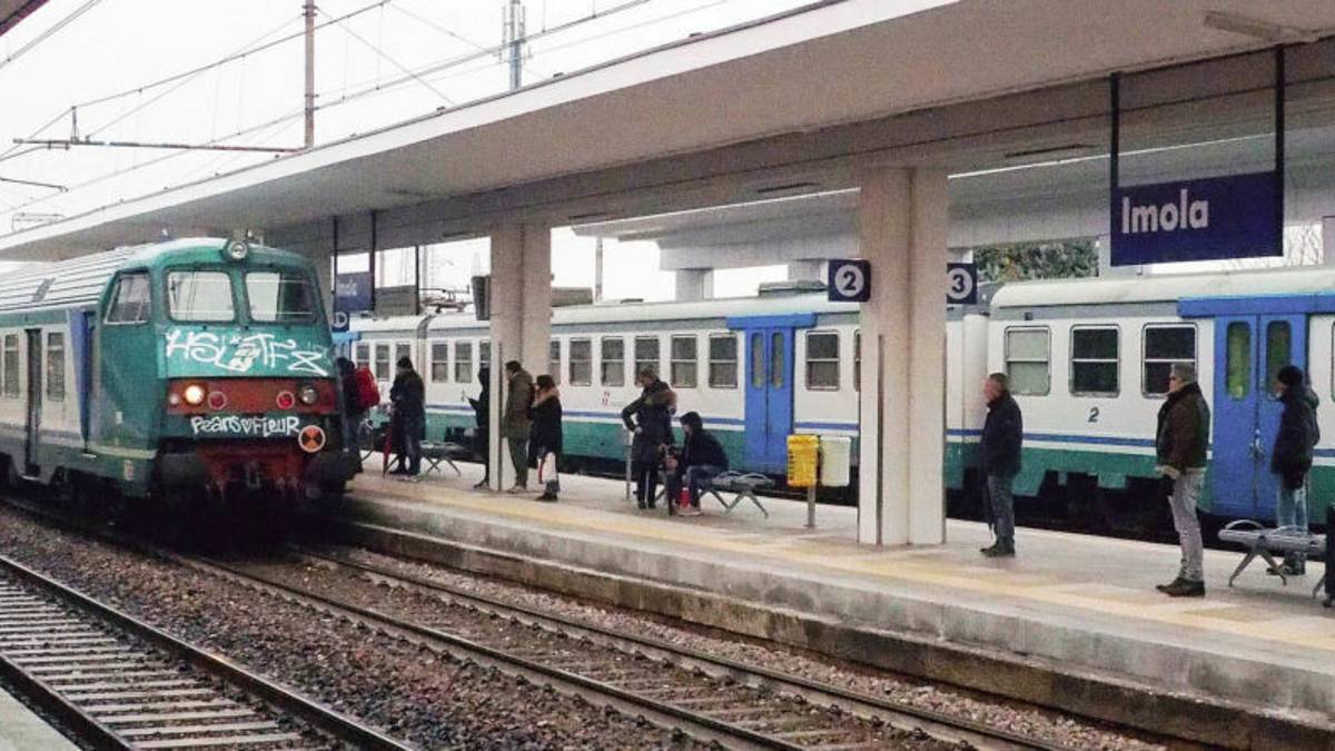 Treni: sconti per gli imolesi titolari di abbonamenti annuali