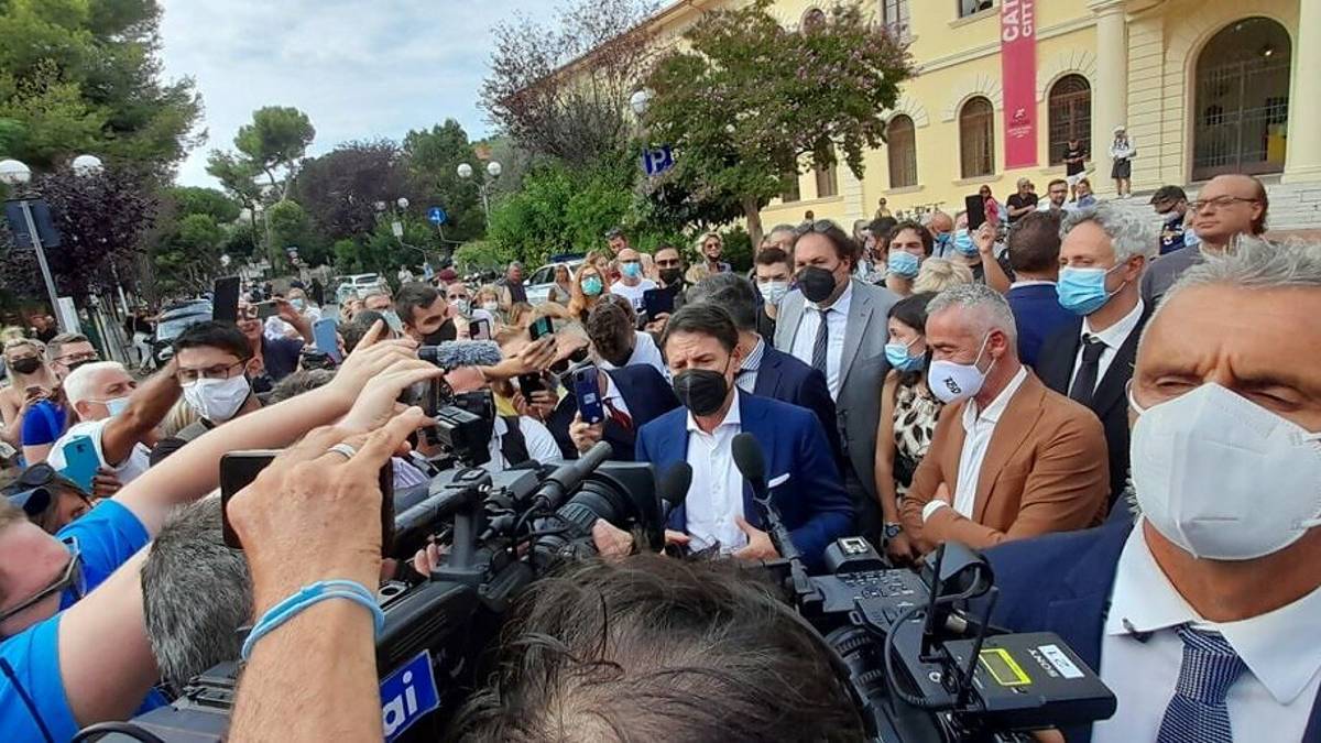 Cattolica. Bagno di folla per l'ex premier Conte