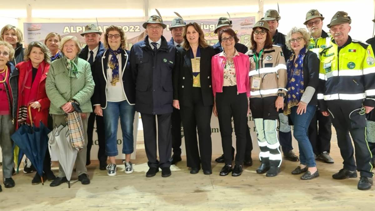 Rimini, il Soroptimist dona la tensostruttura agli Alpini