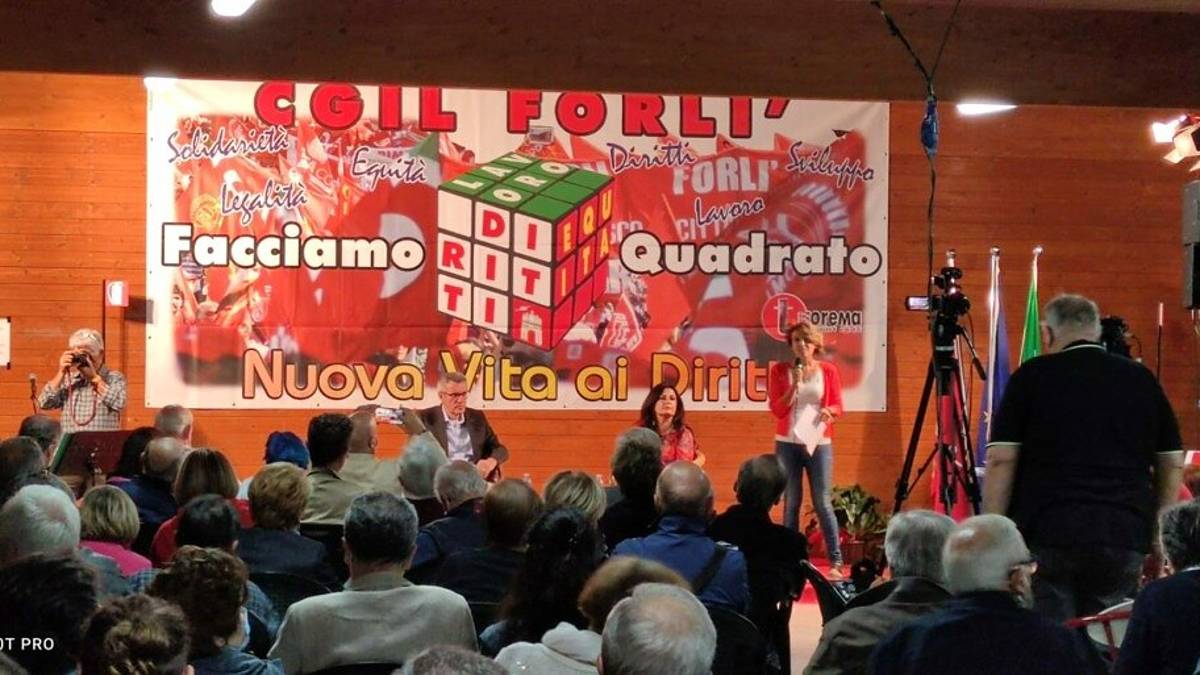 Forlì, tutto esaurito alla della Cgil: Grazie al sindaco