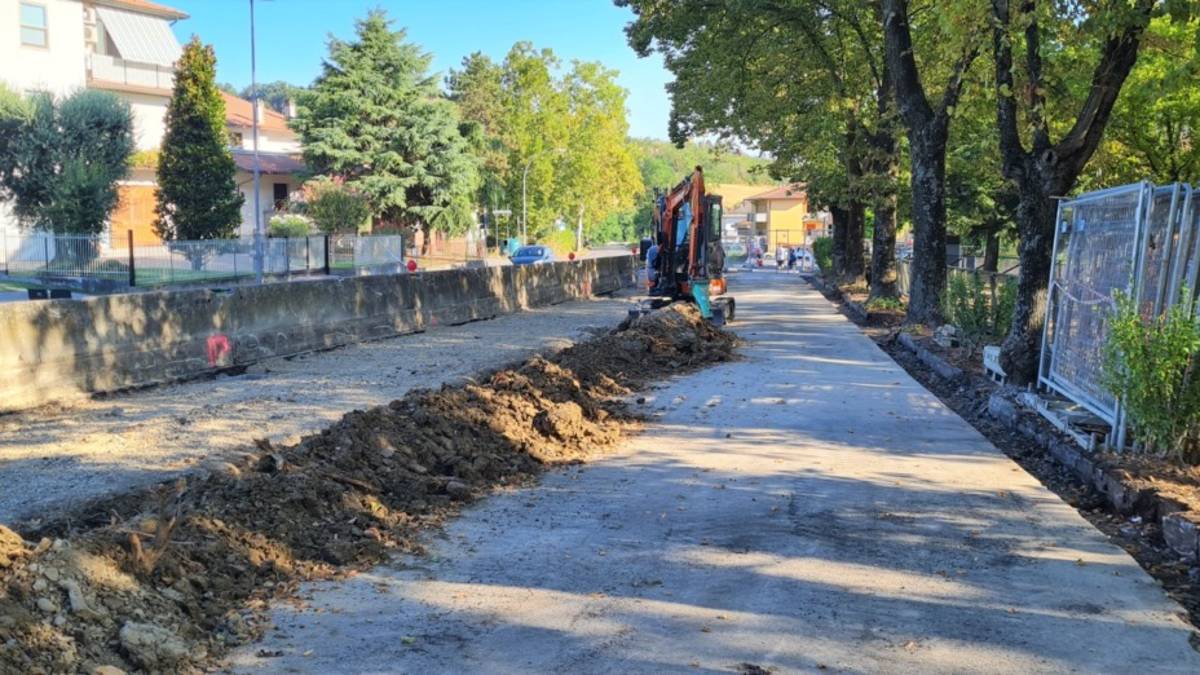 Meldola, nuova fermata degli autobus a Dozza: proseguono i lavori