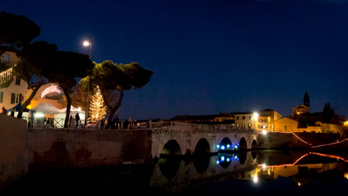 Natale a Rimini, mercatini, giostra e pista di pattinaggio: il programma