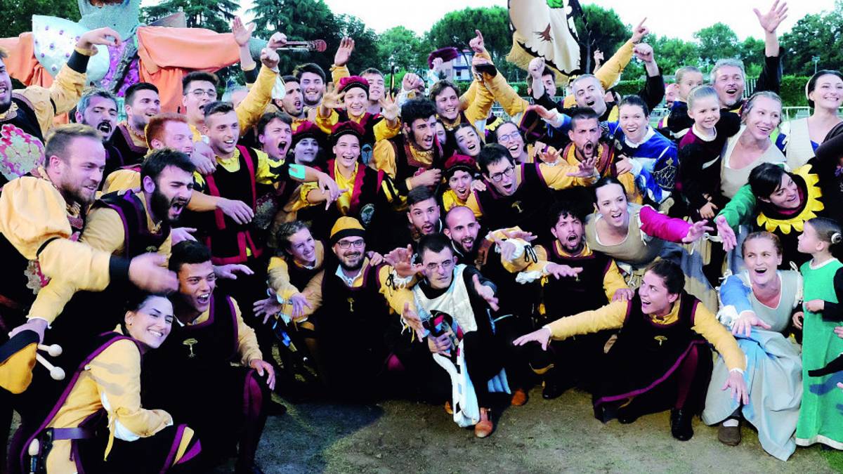 Faenza, al Palio trionfa il rione Nero: Tabanelli compie l’impresa