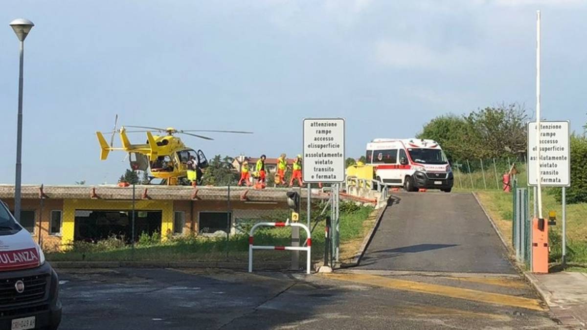 Santarcangelo, dramma al lago Azzurro: 21enne cesenate si tuffa e si schianta sulle pietre. Rischia la paralisi