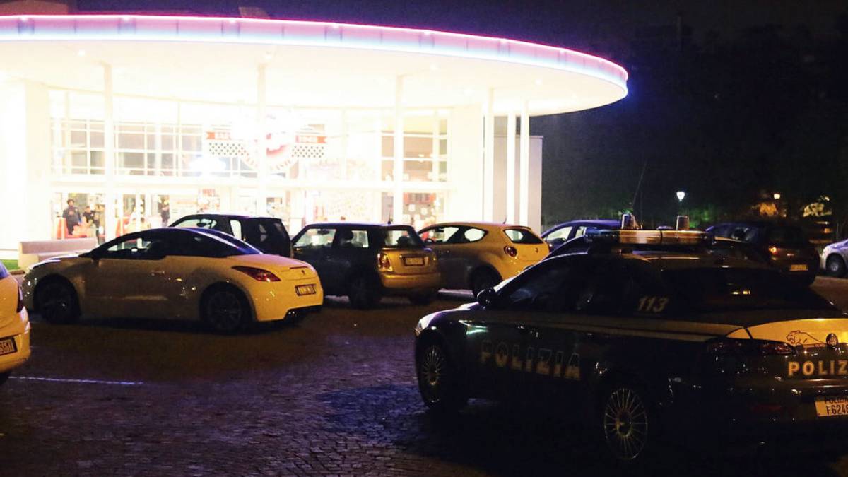 America Graffiti di Cesena, sfuma il colpo di notte: ladri respinti dal fumo