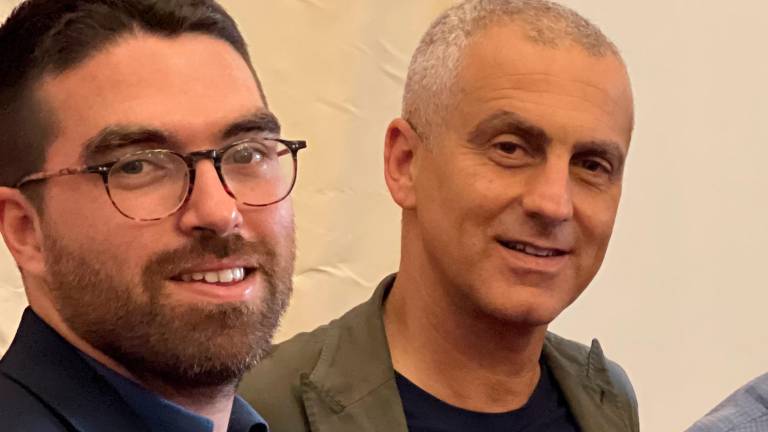 L’assessore allo sport Michele Lari e il sindaco Jamil Sadegholvaad