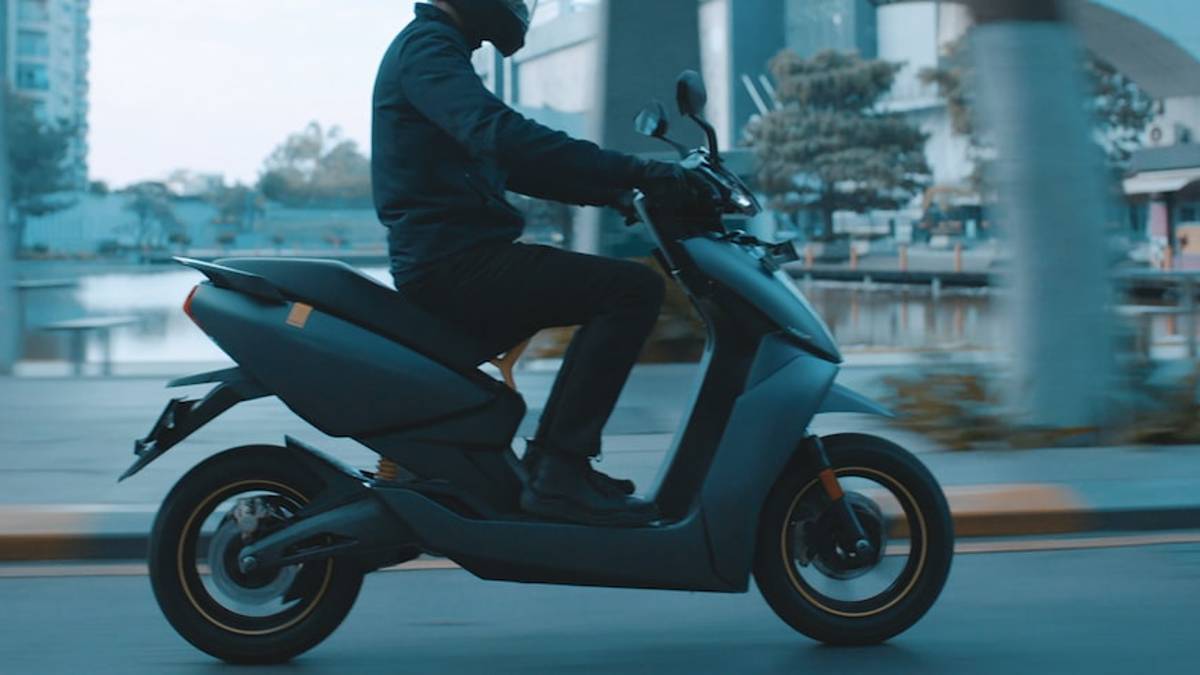 Rimini, ubriaco, non si ferma all'alt e provoca un incidente in scooter: oltre 5mila euro di multa a un 20enne