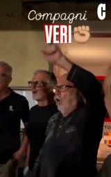 Riccione, intona “taglierem la testa ai padroni” e FdI chiede al Comune di tagliare l’incarico al professore