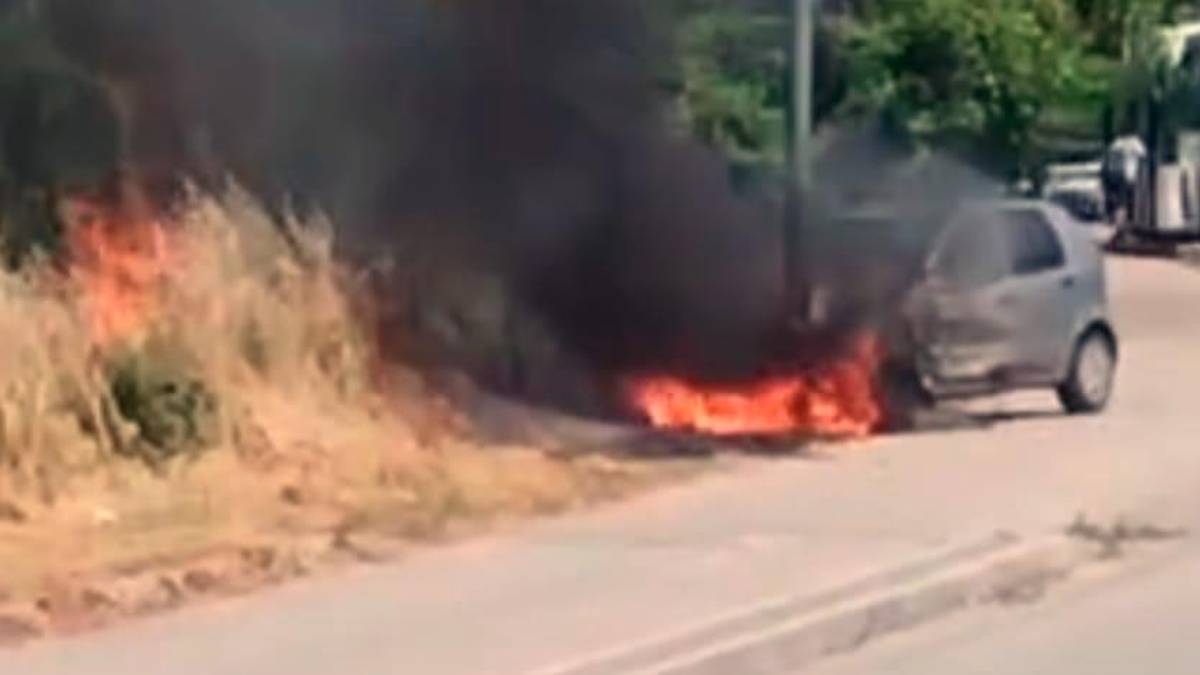 Rimini. Auto in fiamme in via Coriano VIDEO e FOTOGALLERY