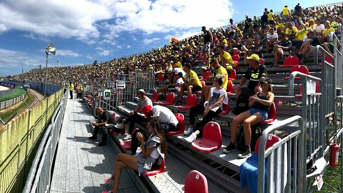Distanziati e appassionati: i tifosi non tradiscono Misano - Gallery