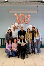 Riccione, tanti auguri Iole: la storica bagnina ha compiuto 100 anni