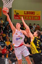 Rolandas Jakstas ha realizzato 19 punti (foto Massimo Fiorentini)