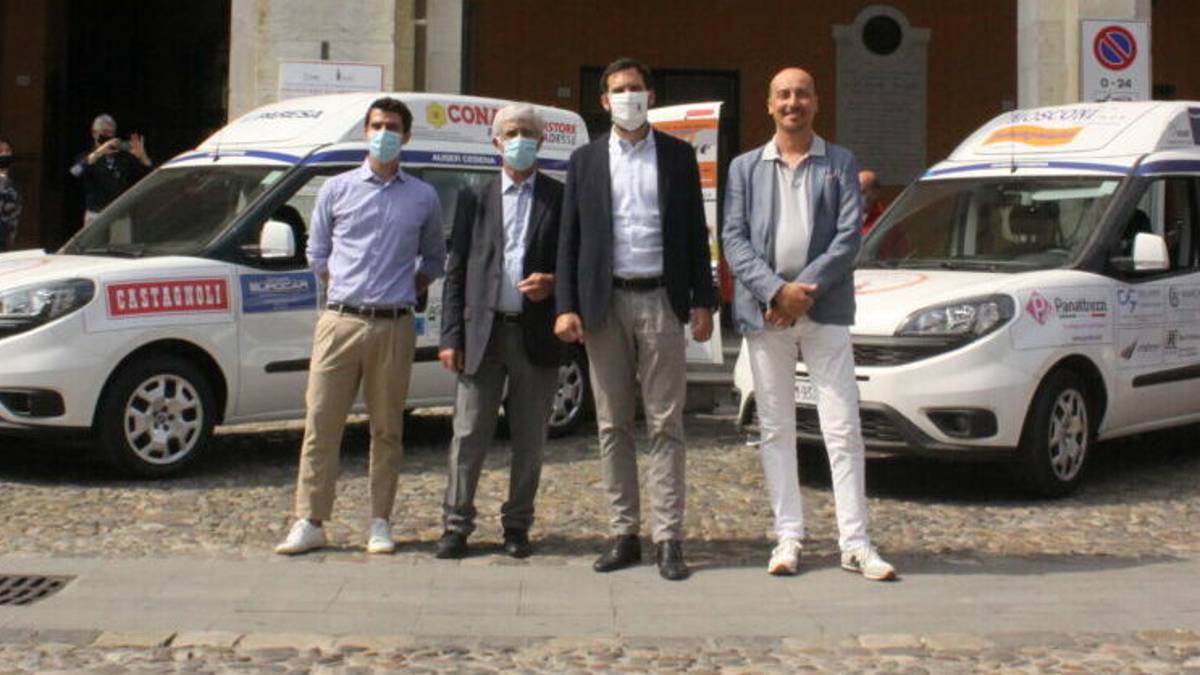 Disabili e trasporto: donati 2 mezzi ad Auser Cesena