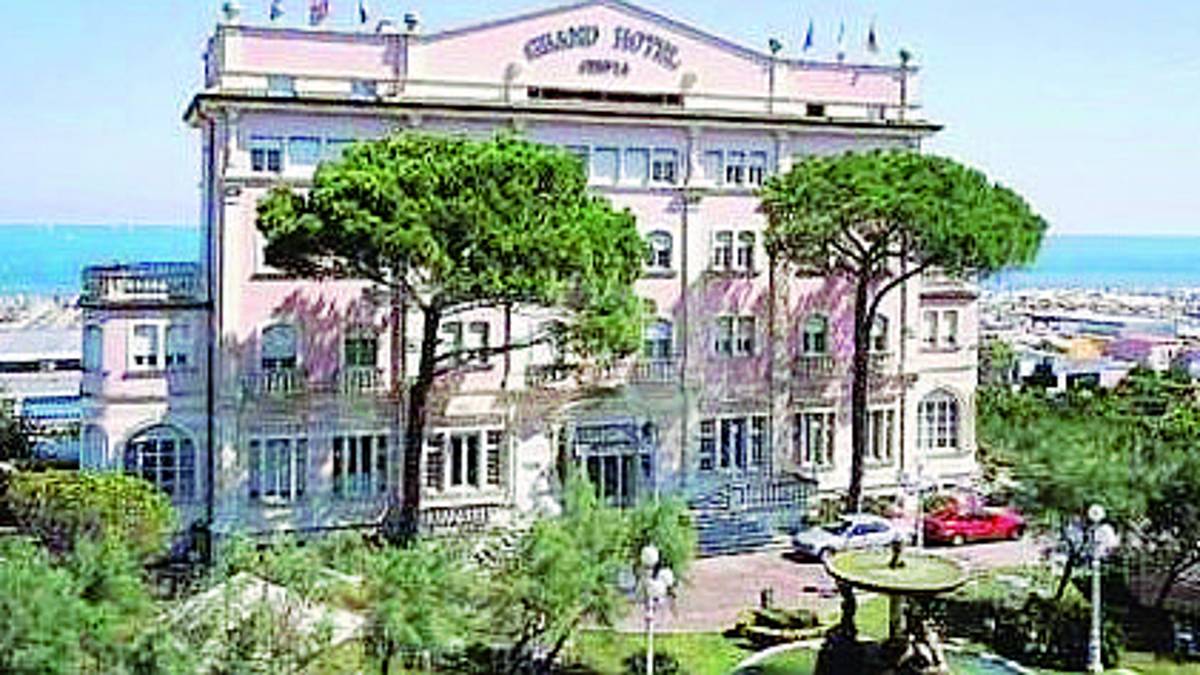 Il Grand hotel di Cervia avrà ancora la storica terrazza