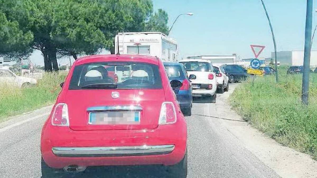 Ravenna, zanzare e traffico e niente bagni: weekend infernale nei lidi