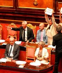 Il senatore riminese Marco Croatti è il primo in alto da sinistra