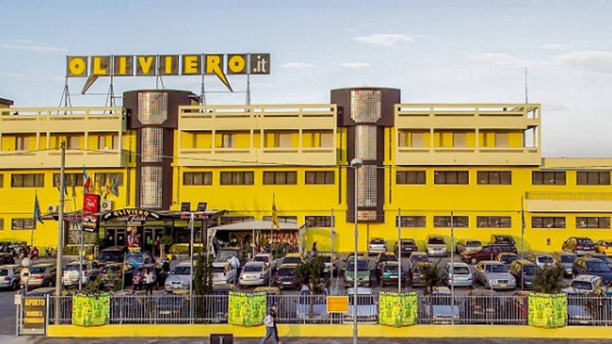 Paura a Misano. Bimbo di due anni si chiude in auto sotto al sole