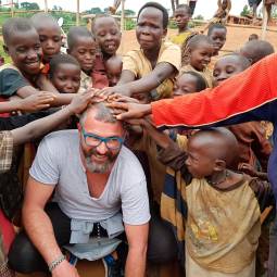 Stefano Vitali durante una delle sue tantissime missioni in giro per il mondo
